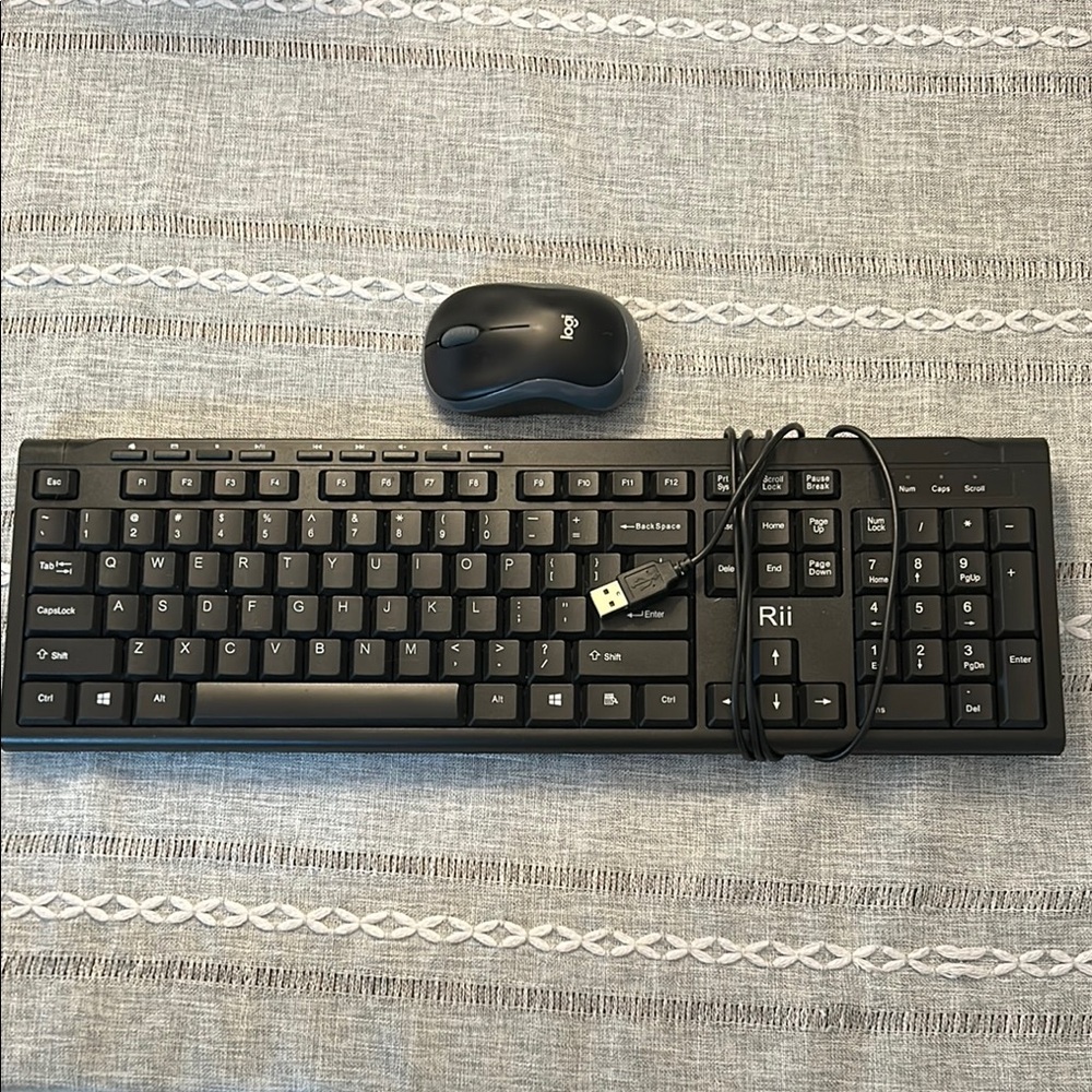 Rii Black Keyboard and Logitech Mouse Set